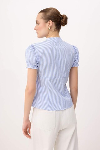 Trendyol Blouse in Blue