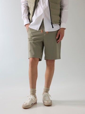 GUESS Regular Pants 'Guess x North Sails' in Green: front