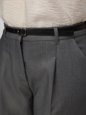 VERO MODA Loosefit Élére vasalt nadrágok 'VMELMA' - szürke