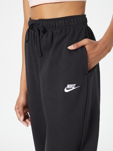 Nike Sportswear Ohlapna forma Hlače | črna barva