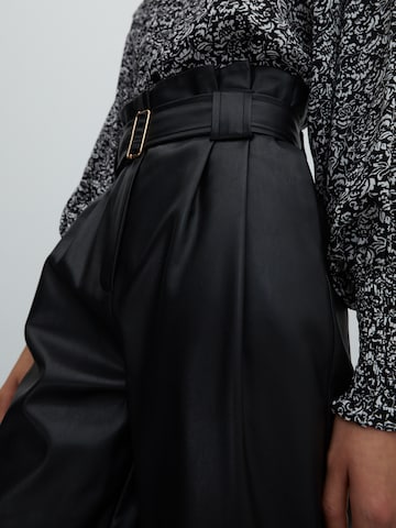 Loosefit Pantalon à plis 'Margit' EDITED en noir