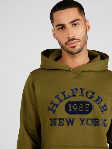 TOMMY HILFIGER Sweatshirt in Green