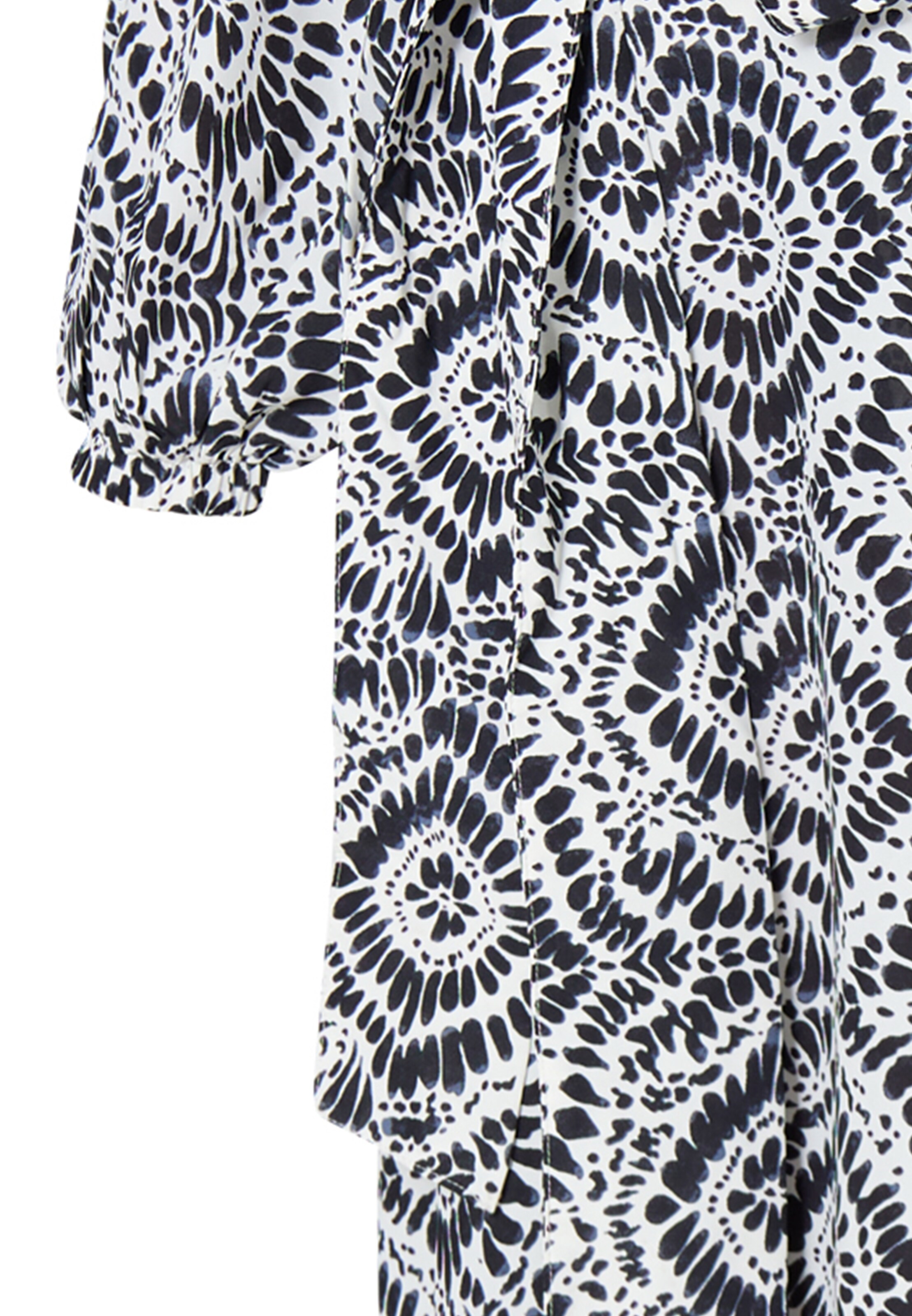 IZIA Платье в Белый