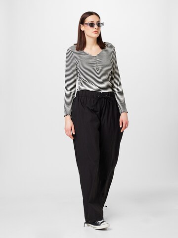 Wide leg Pantaloni di Nasty Gal Plus in nero