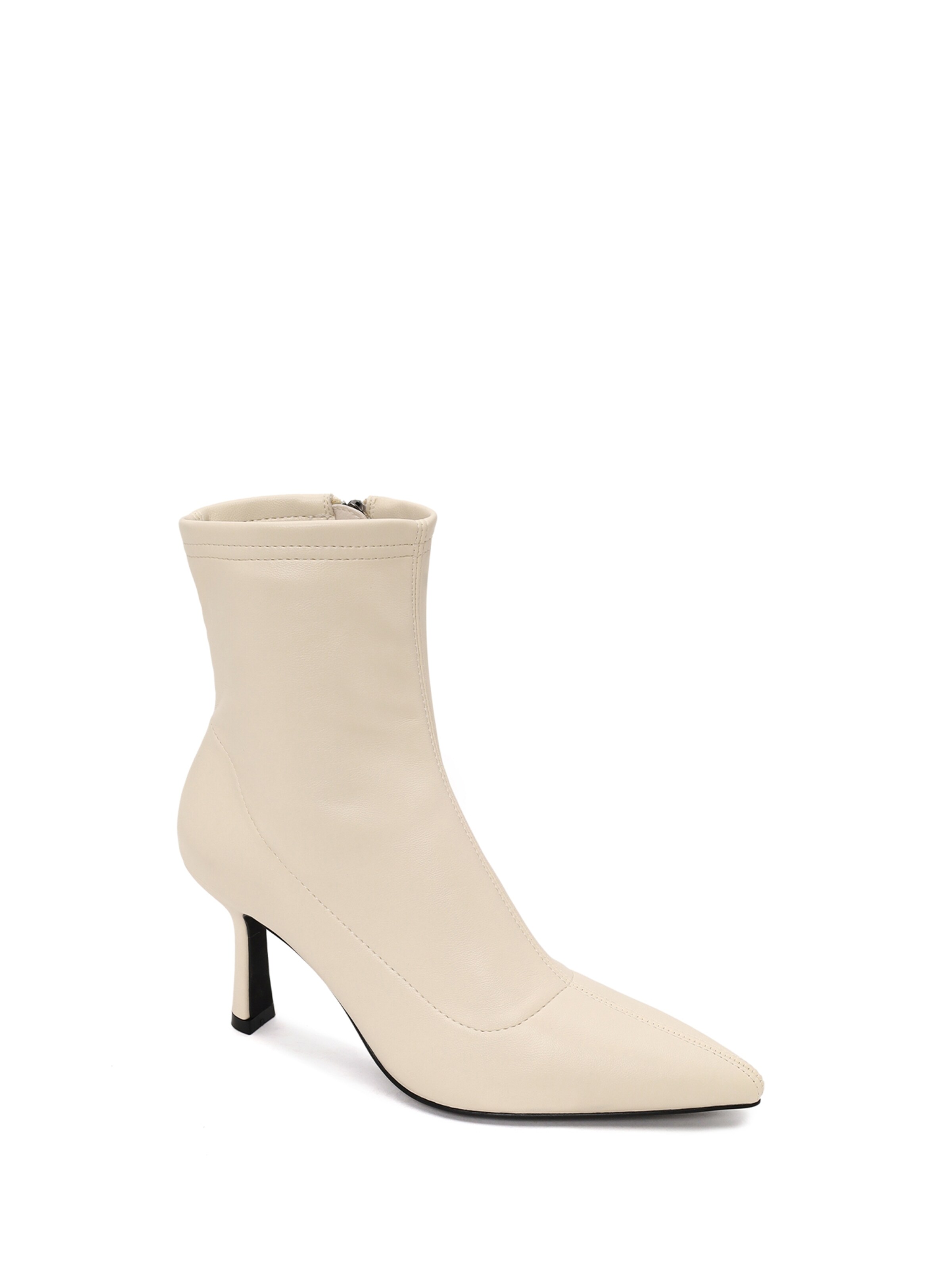 Botine de la Derimod pe bej
