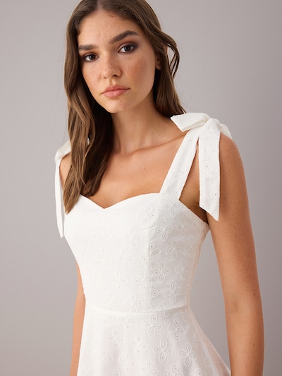 Trendyol Kleid in weiß, Produktansicht