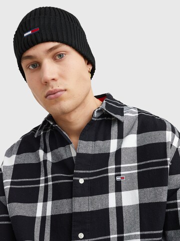 Tommy Jeans Beanie in Black: front