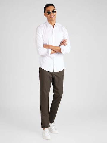 BOSS Black Slim Fit Skjorte 'P-Ray' i hvid