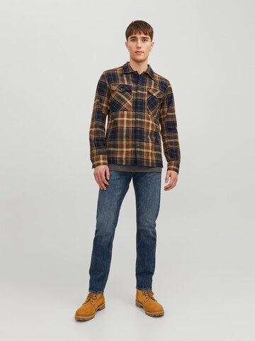 ruda JACK & JONES Standartinis modelis Marškiniai 'EEDDIE'