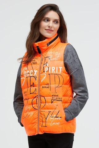 Soccx Vest in Orange: front