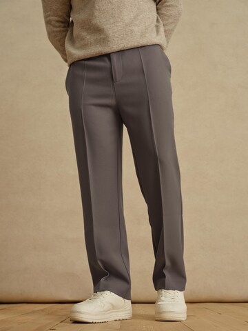 regular Pantaloni con piega frontale 'Elias' di DAN FOX APPAREL in grigio: frontale