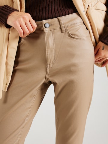 VILA - Slimfit Pantalón 'Sarah' en marrón