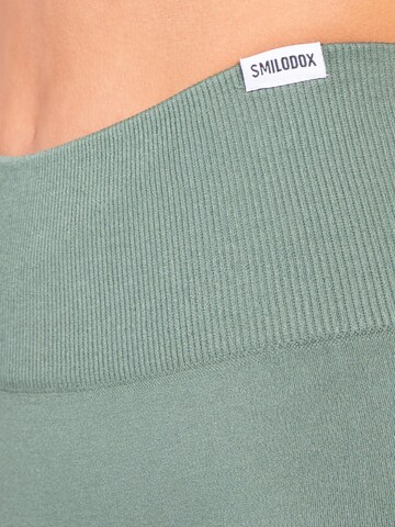 Skinny Pantalon de sport Smilodox en vert