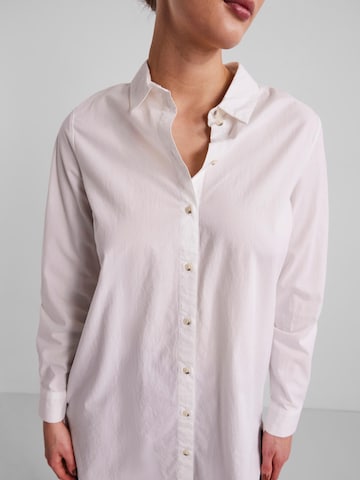 Camicia da donna 'Noma' di PIECES in bianco