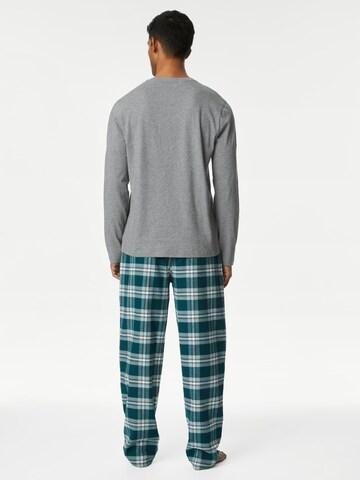 Marks & Spencer Pyjama lang in Grau