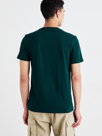 Tricou de la Lee pe verde: spate