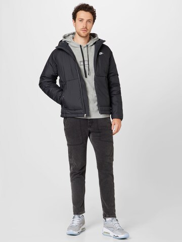Nike Sportswear Toiminnallinen takki värissä harmaa