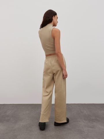 Loosefit Pantaloni 'Sancia' di EDITED in beige