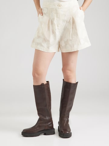 Regular Pantalon à pince FRNCH PARIS en beige : devant