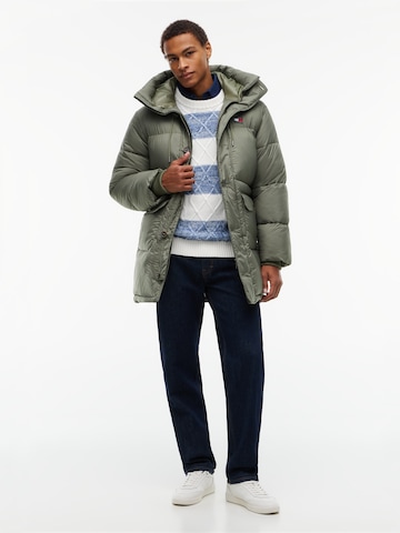 Tommy Jeans Winterparka in Groen: voorkant