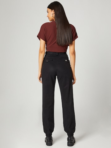 Guido Maria Kretschmer Women Tapered Bandplooibroek 'Nicola' in Zwart