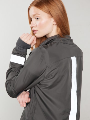 ONLY PLAY Sportjacke 'MILA' in Grau