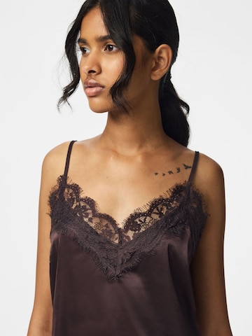 Top 'NOMI' di PIECES in marrone