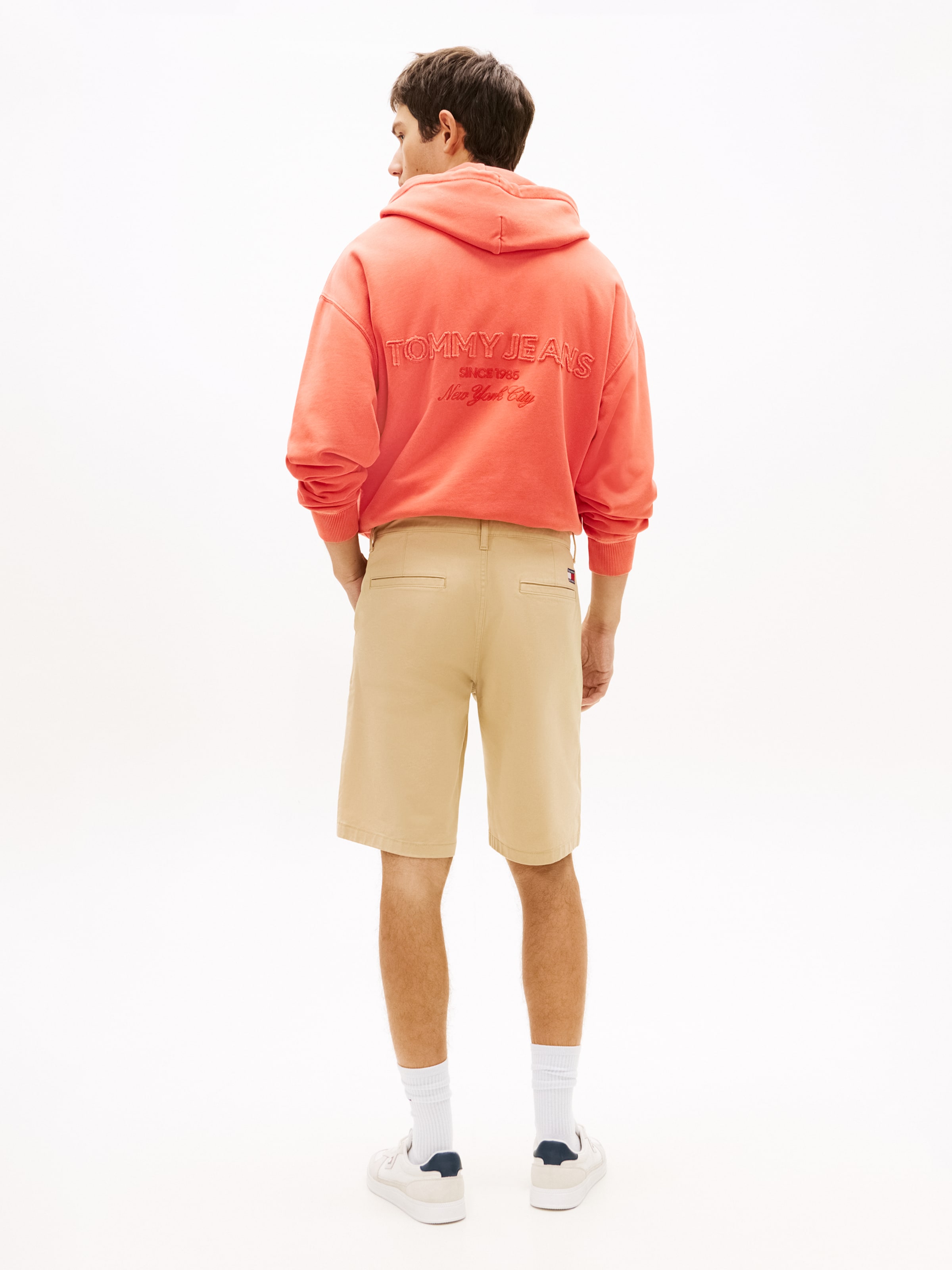 Tommy Jeans Regular Chino in Beige