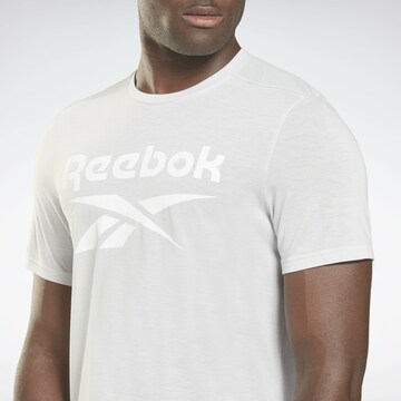 Coupe regular T-Shirt fonctionnel Reebok en gris