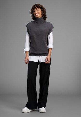 LAURA SCOTT Sweater in Grey