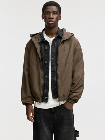 Pull&Bear Prehodna jakna | zelena barva: sprednja stran