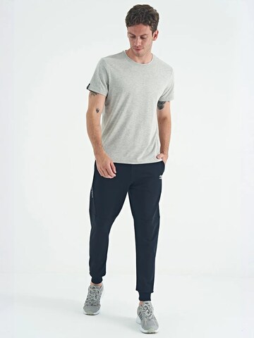 T-Shirt Tommy Life en gris