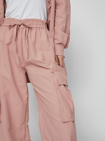 Effilé Pantalon 'POCKY' VILA en rose