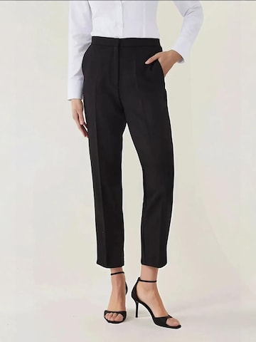 regular Pantaloni con piega frontale di Hiccup in nero: frontale