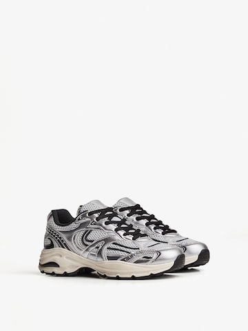 Bershka Sneaker low i sølv