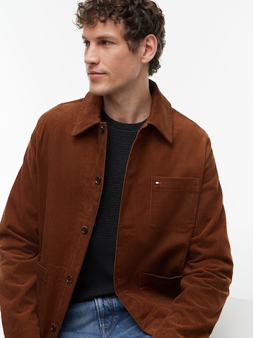 TOMMY HILFIGER Tussenjas in Bruin