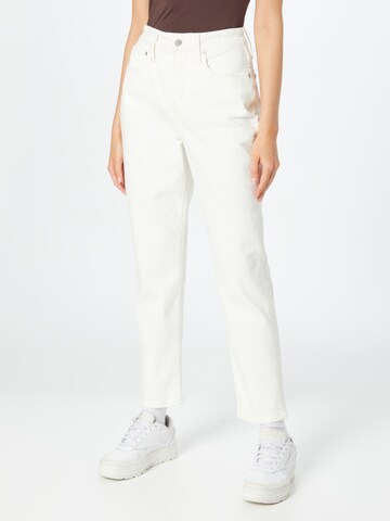 Madewell Regular Jeans in White: front