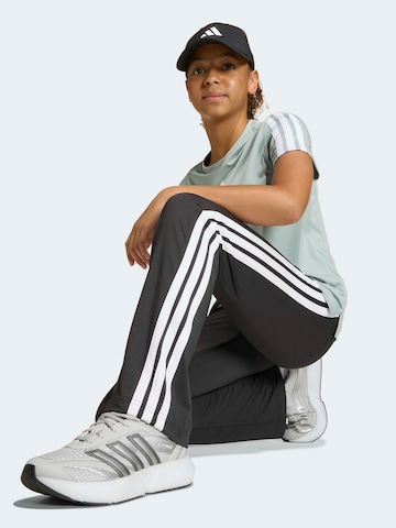 évasé Pantalon de sport 'Train Essentials' ADIDAS SPORTSWEAR en noir : devant