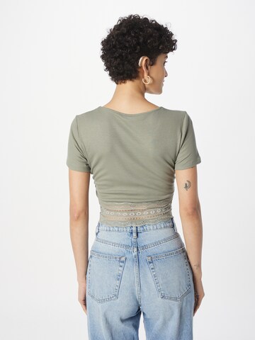 ABOUT YOU Shirt 'Carin' in Groen