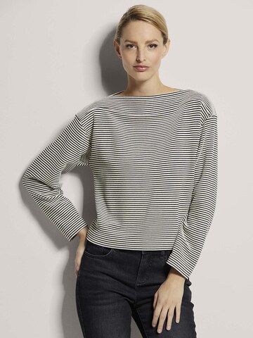 MADELEINE Sweatshirt in Zwart: voorkant
