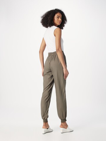 Tapered Pantaloni 'You Found Me' de la WLD pe verde