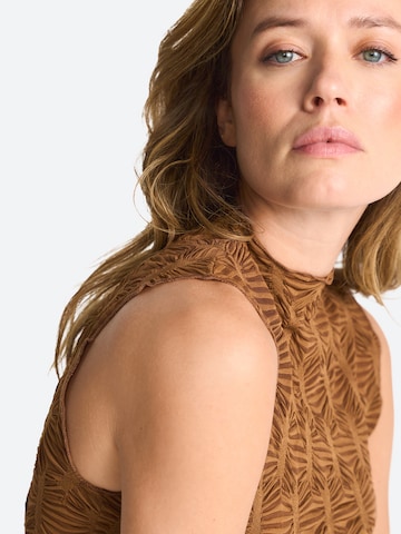 Top di Rich & Royal in marrone