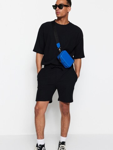 Trendyol Regular Shorts in Schwarz