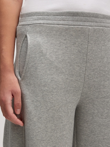 EDITED Loosefit Housut 'Dylan' värissä harmaa
