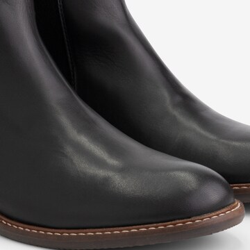 Mysa Chelsea Boots in Black