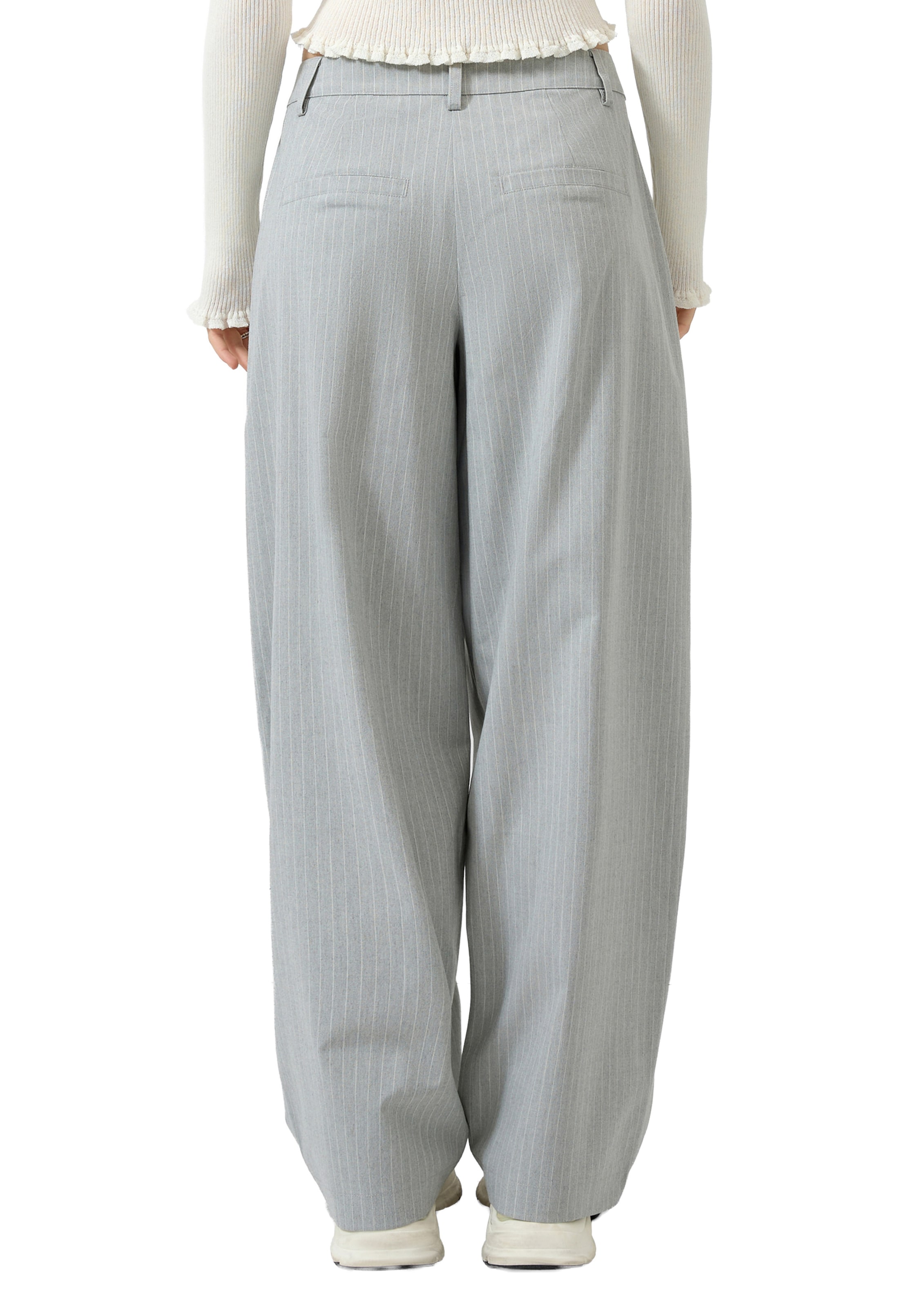 QS Barrel Pleat-front trousers in Grey