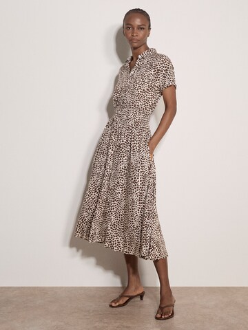 Apricot Animal Spot Print Shirt Midi Dress ' ' in Braun: Vorderseite