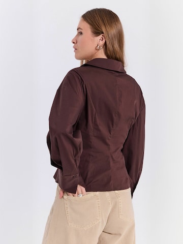 T-shirt ' Otilia ' NORR en marron : derrière