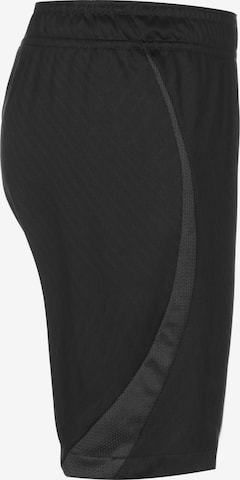 NIKE Loosefit Sporthose in Schwarz