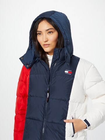 Tommy Jeans Winterjas 'Alaska' in Blauw